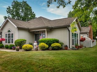 73 Stone Ridge Blvd, Hermitage, PA 16148