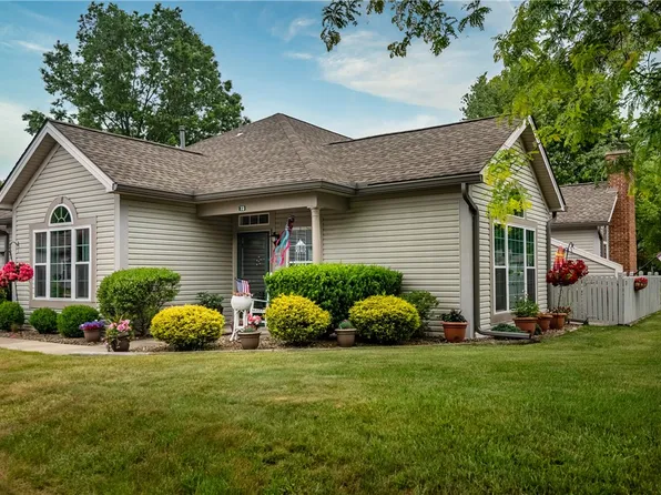 73 Stone Ridge Blvd, Hermitage, PA 16148