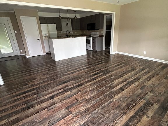 4th image of 2272 Wildwood Dr