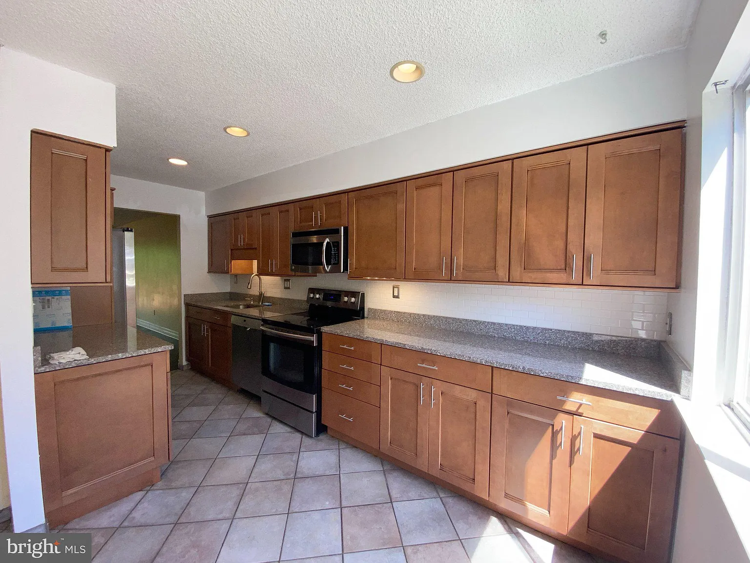 3 bed, 4.0 bath, 1538 sqft, $3,100 — Photo 4