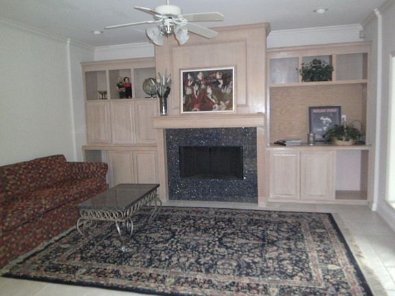 3rd image of 425 Colony Dr