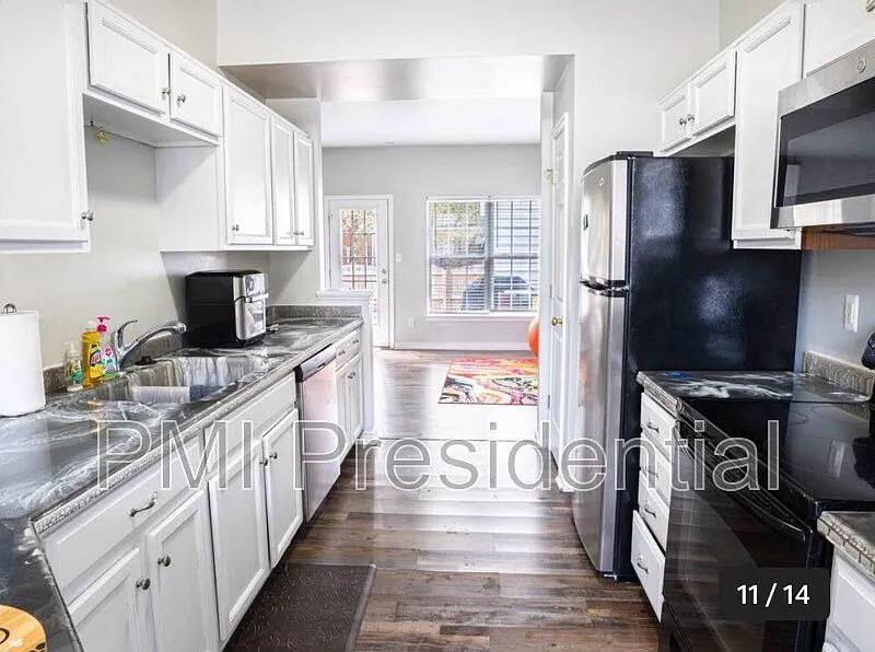 3 bed, 2.5 bath, 1414 sqft, $2,500 — Photo 4