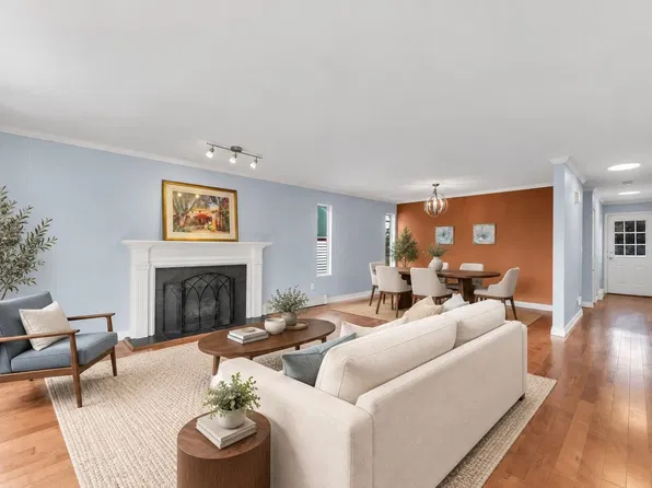 15555 Buena Vista Ave, White Rock, BC V4B 1Y9