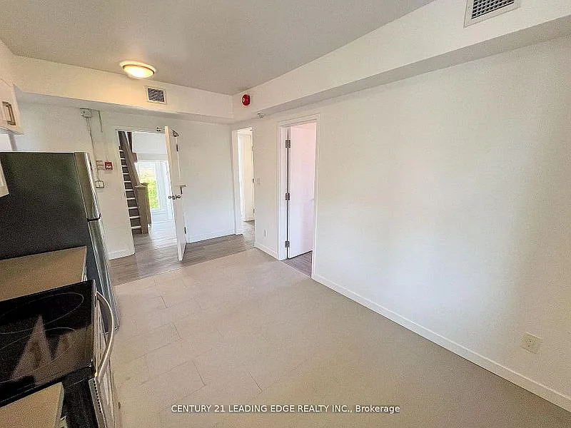 3 bed, 897 sqft, $3,750 — Photo 4