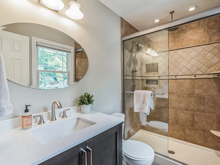 437 Holly Ln — Photo 16