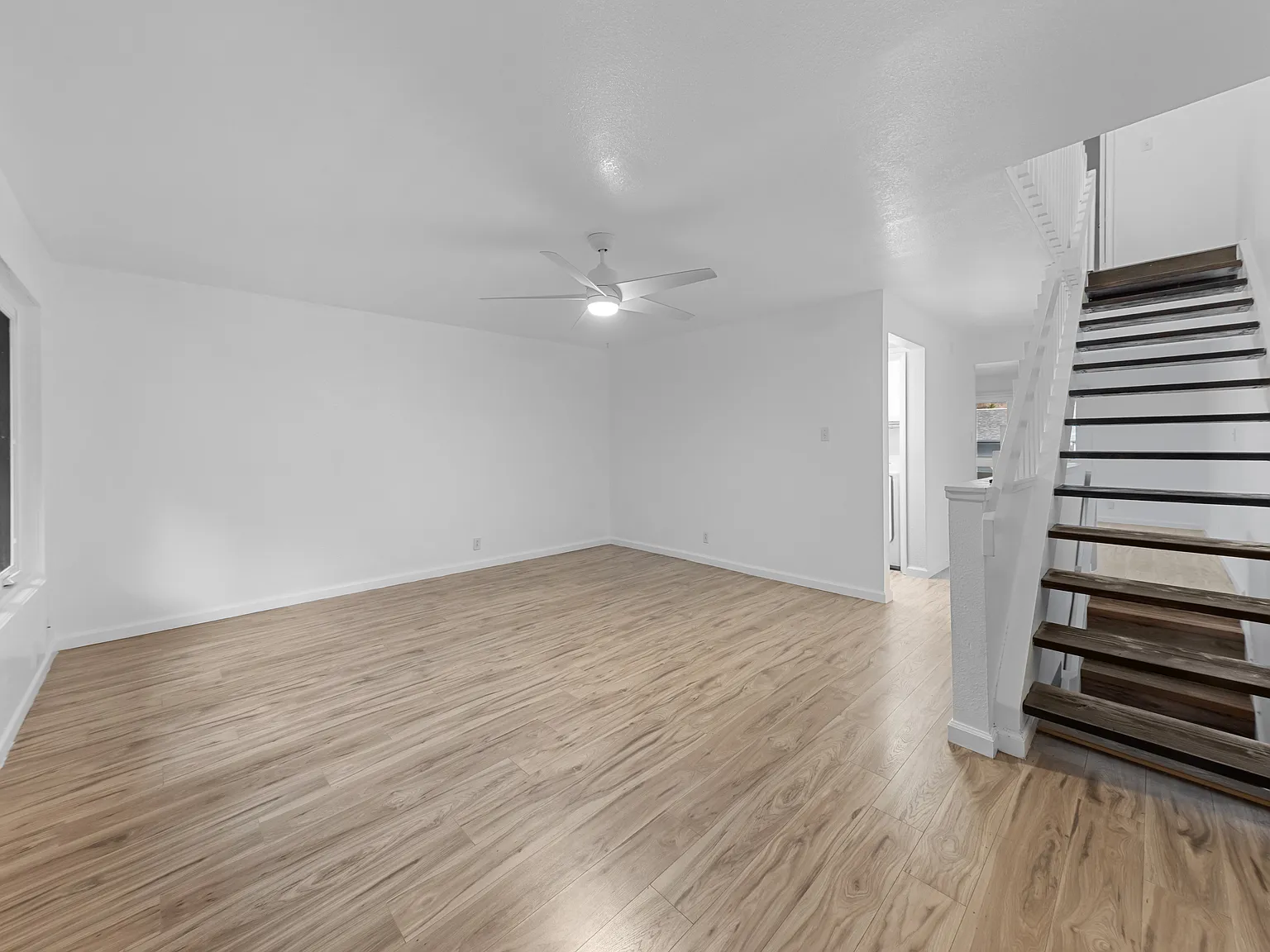 1136 Kumukumu St — Photo 4
