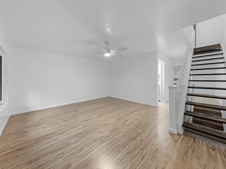 1136 Kumukumu St — Photo 4