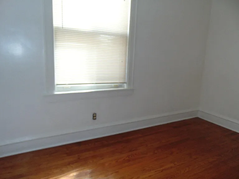 7537 S Michigan Ave — Photo 16