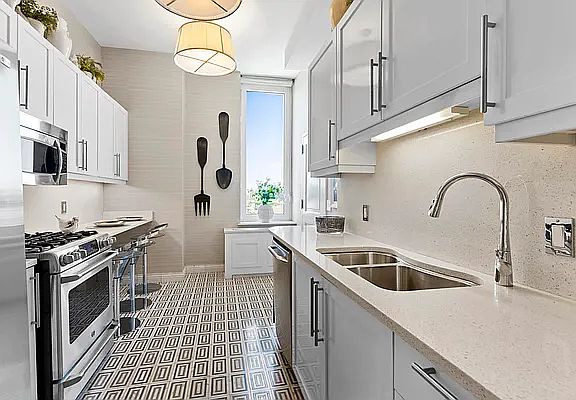 4th image of 300 E 77th St APT 29B