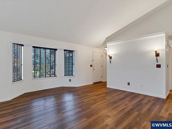 5th image of 4940 Keiko Ct NE
