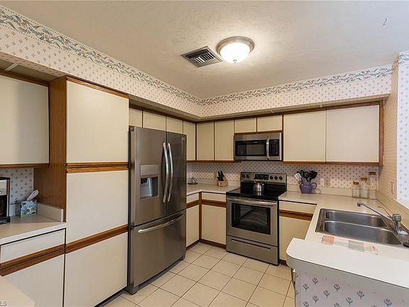 3rd image of 27133 Oakwood Lake Dr