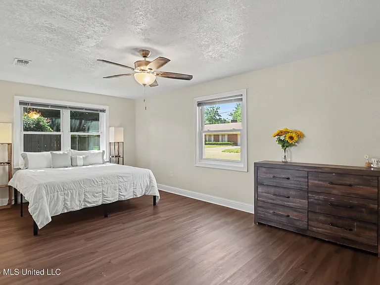 412 Woodland Park Dr — Photo 12
