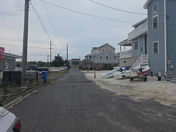5th image of 24 N Bay Ave