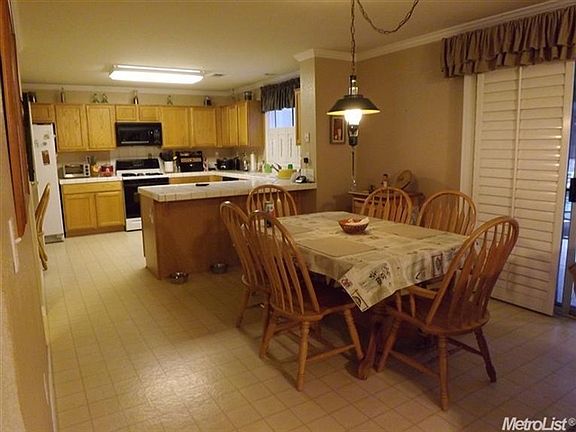 4th image of 400 Glenbriar Cir