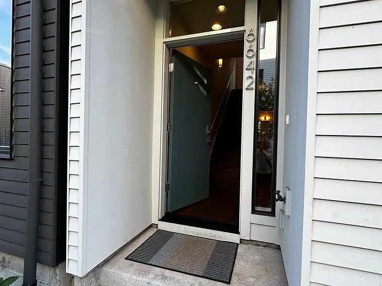 6642 SE 16th Ave — Photo 1