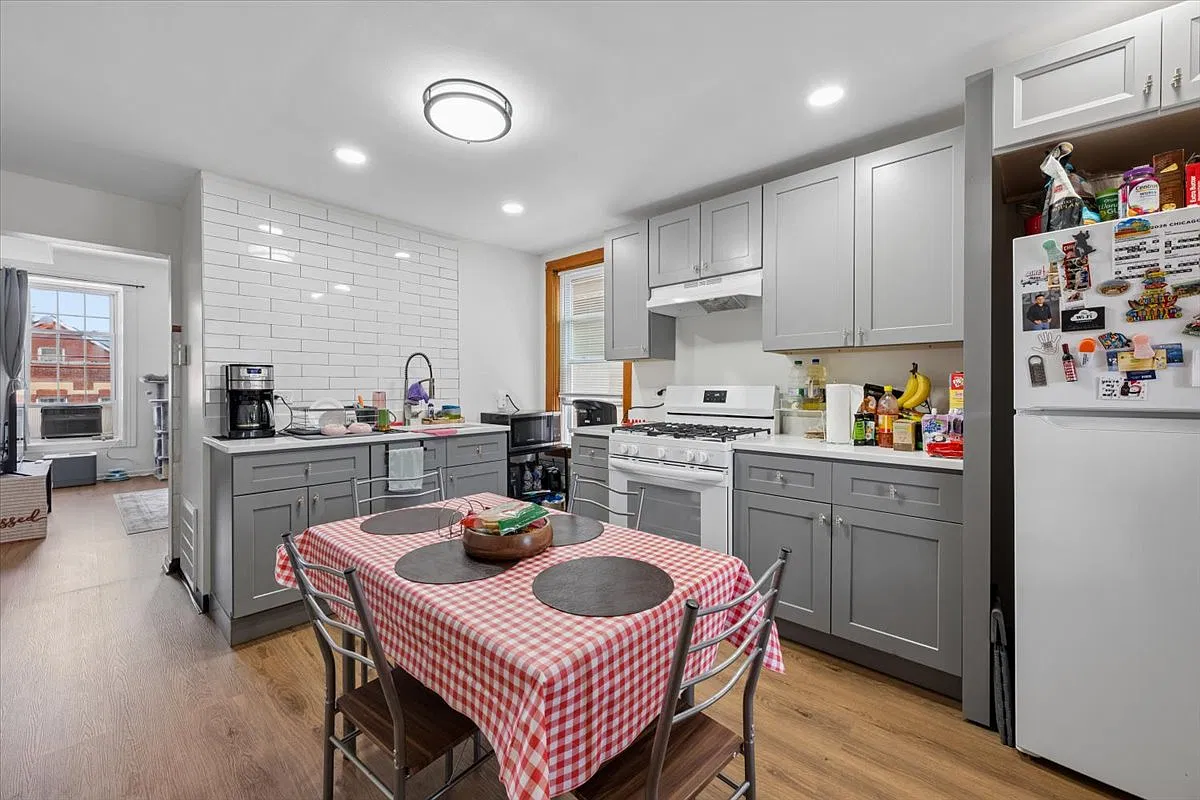 2 bed, 800 sqft, $1,700 — Photo 4