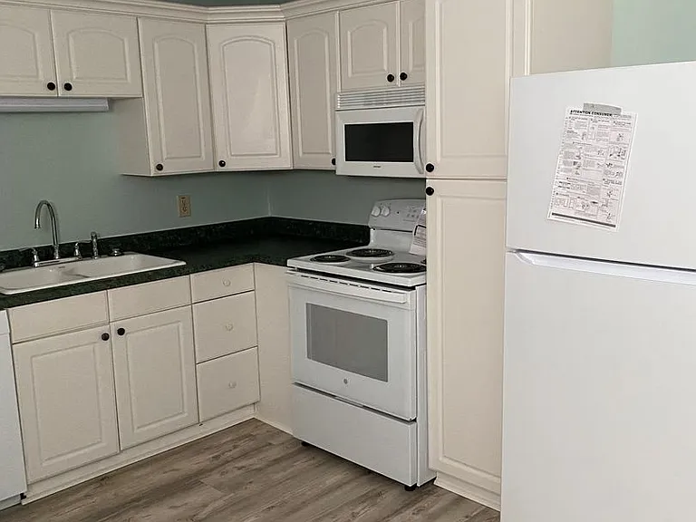 1316 Forsyth St — Photo 2