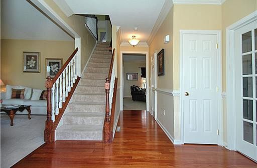 5th image of 128 Valley Brook Dr