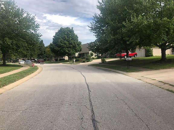 5th image of 3812 NW Dogwood Dr