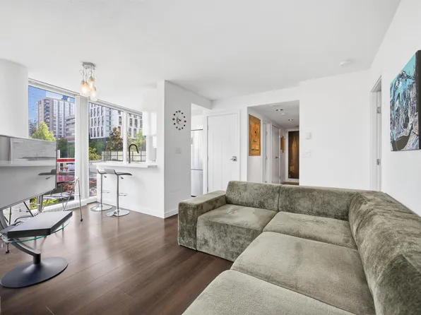 1003 Burnaby St #208, Vancouver, BC V6E 4R7