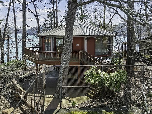 2nd image of 229 Park View Ln