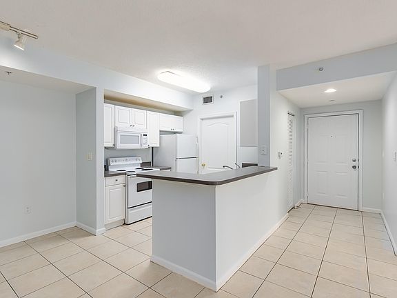 3rd image of 5095 Fairways Circle #107