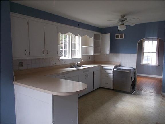 3rd image of 518 Fisher Hill St