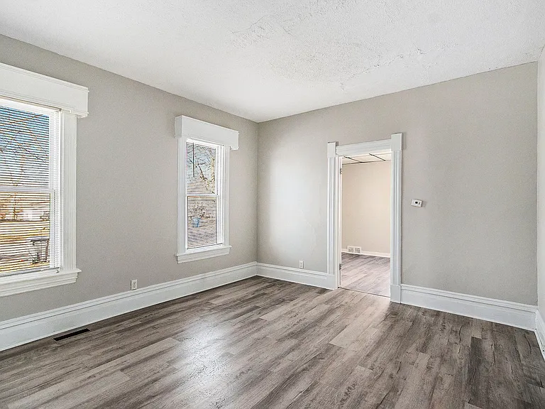 1703 S Park St — Photo 14