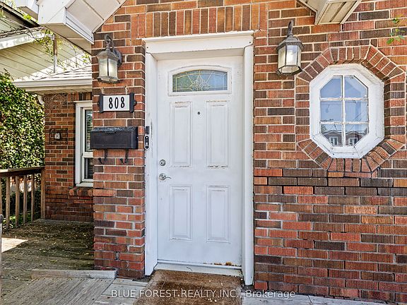 4th image of 808 Adelaide St N