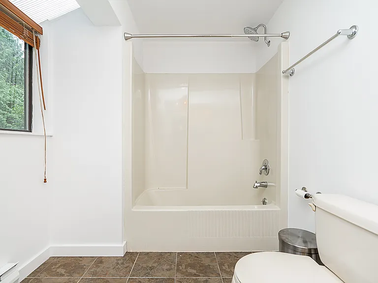 261 Osborne Rd E #2 — Photo 9