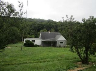 565 Boggs School Rd, Coraopolis, PA 15108