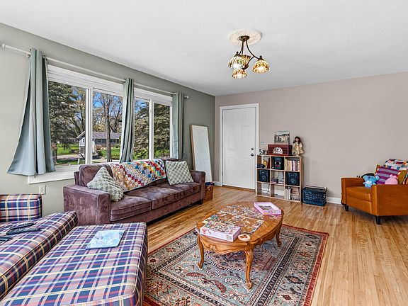 2nd image of 601 Labore Rd