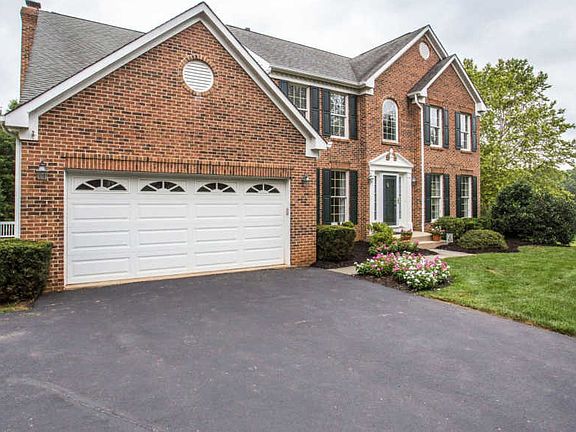 3rd image of 20221 Sweet Meadow Ln