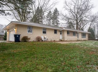 1107 Legion Park Dr, Holland, MI 49423