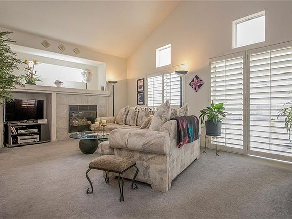 3rd image of 625 W Azure Ave