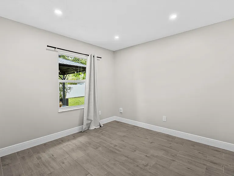 265 SW Dalton Cir — Photo 20