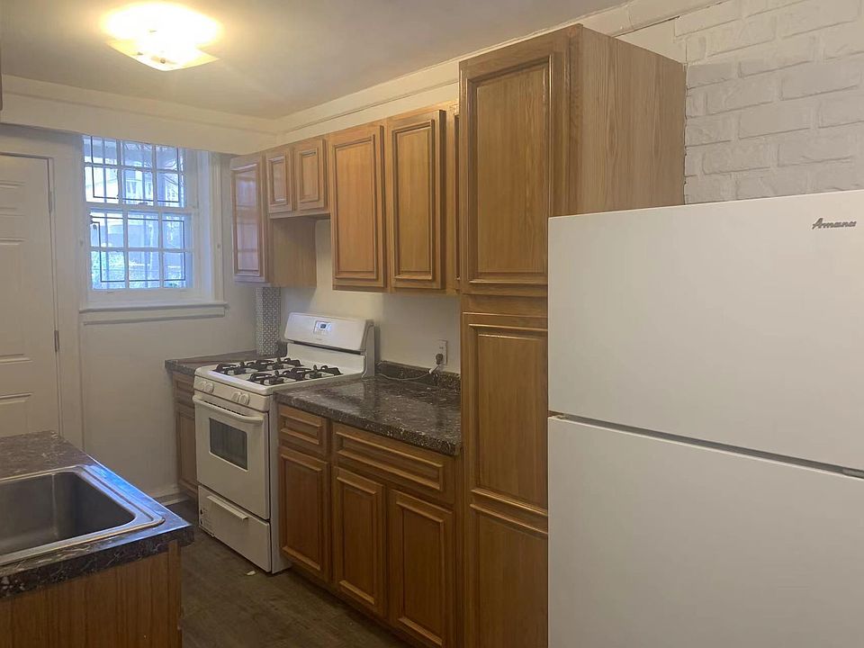 2nd image of 2664 E 7th St #1