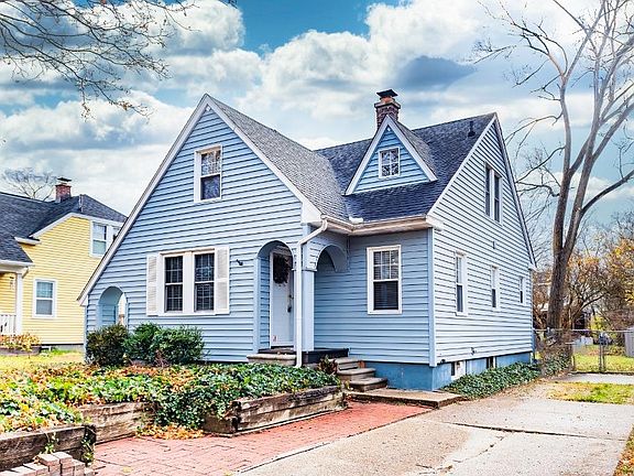 2nd image of 1384 Rosewood St