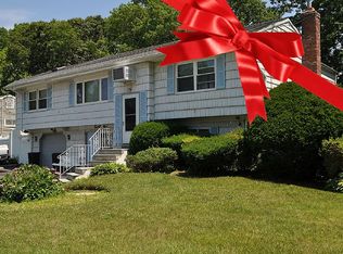29 Norwalk Ln, Selden, NY 11784