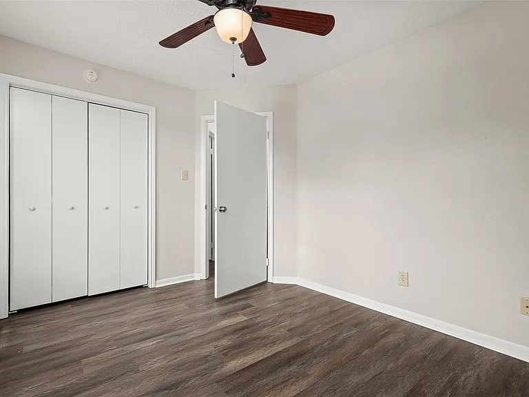 714 Regency Ct — Photo 19