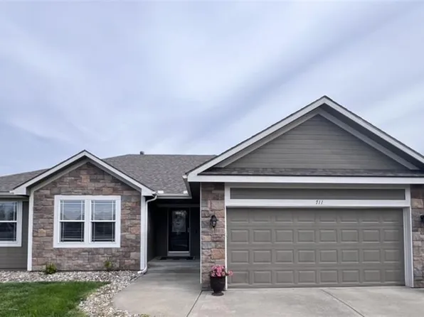 711 154th Pl, Basehor, KS 66007