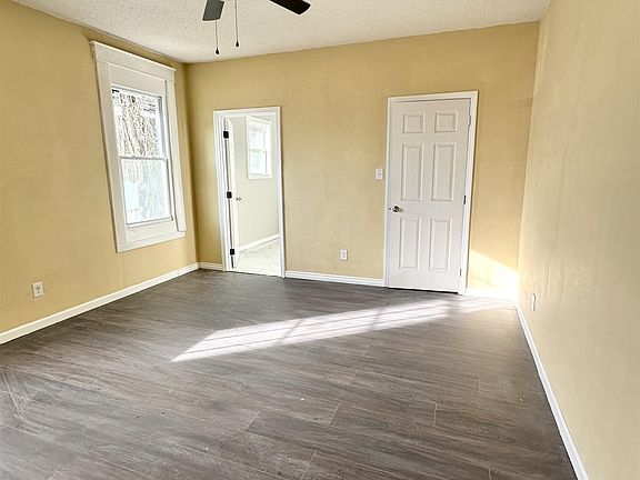 3rd image of 6 W Norwood Ave