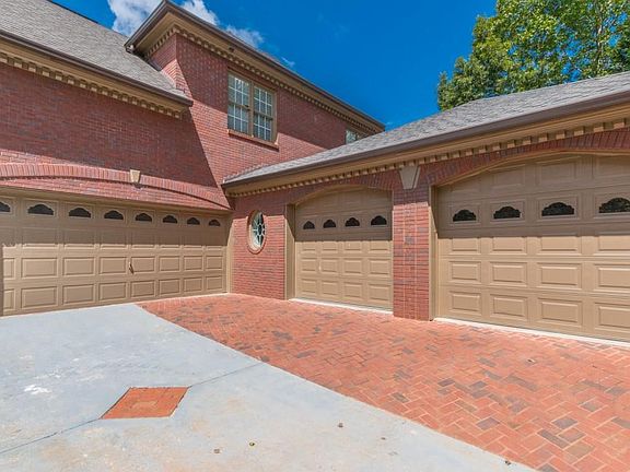 4th image of 105 Carriage Station Dr