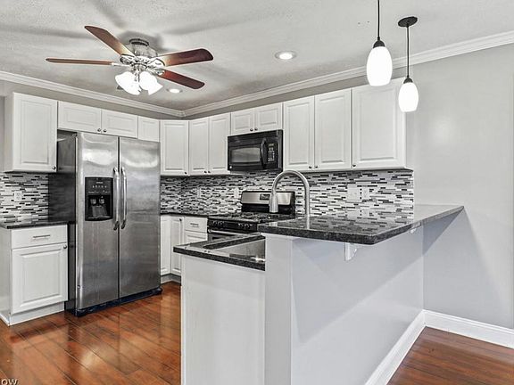 Updated Kitchen & Appliances