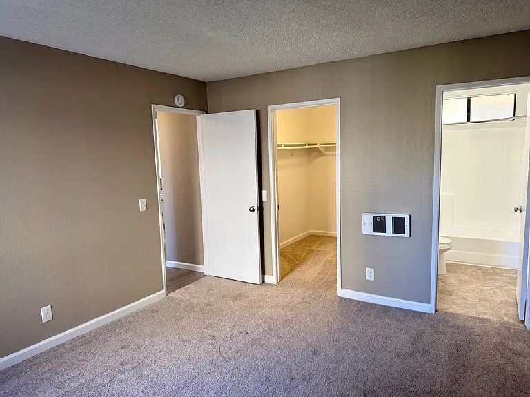 Summer Brook Apartments — Photo 22