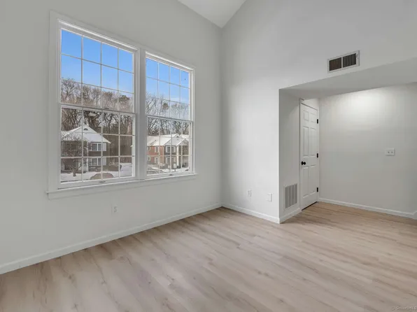 11 Concorde Way #B3, Windsor Locks, CT 06096