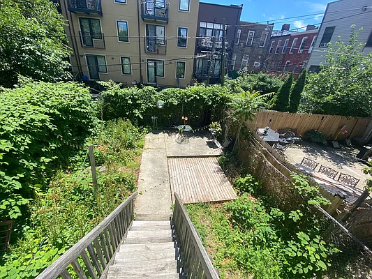 Rented by Premier Metro Realty Corp | media 32