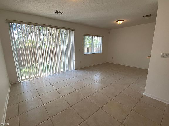 4th image of 7980 S Southwood Cir