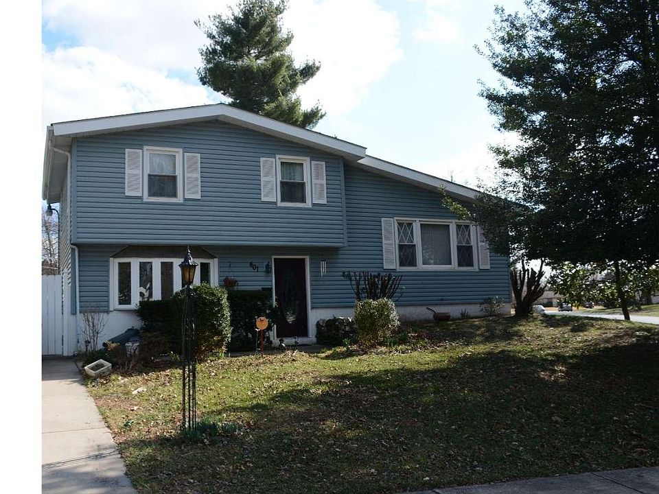 1st image of 401 Rosewood Dr