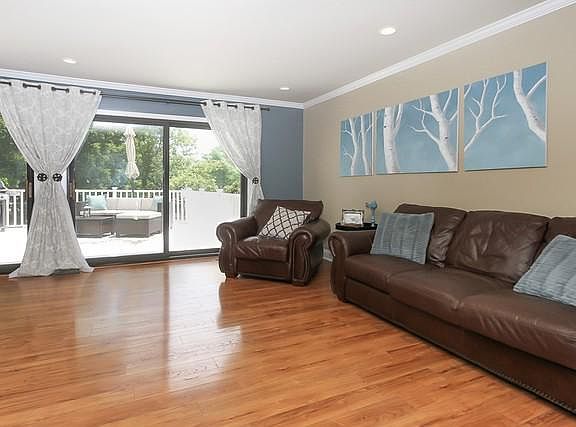 3rd image of 4201 Woodlake Dr